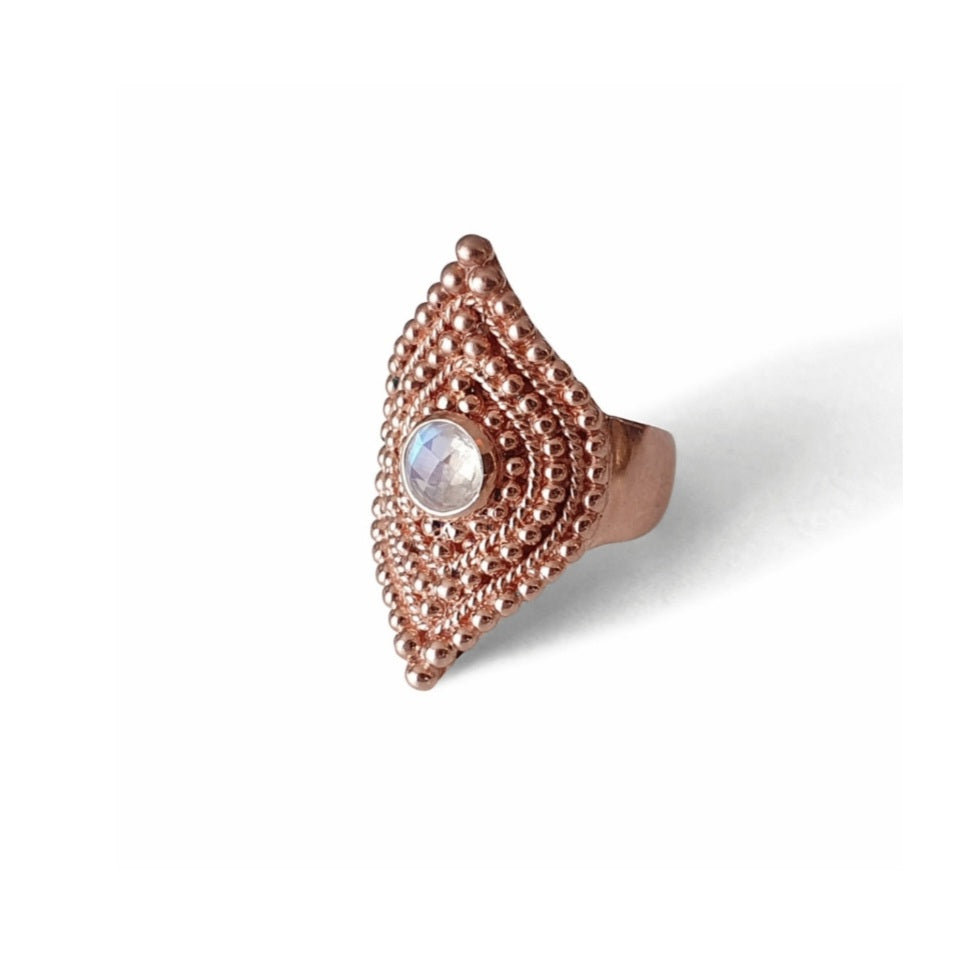 Ring rose/moonstone