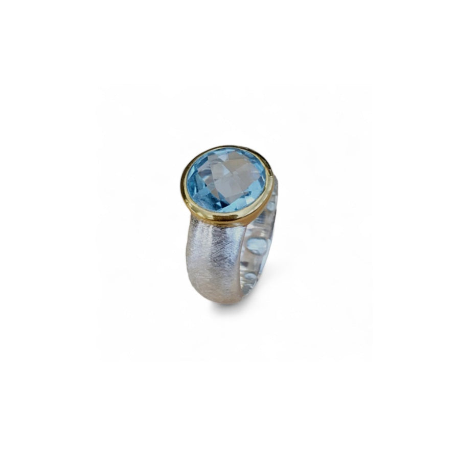 Finger ring blue topaz 