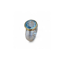 Finger ring blue topaz 