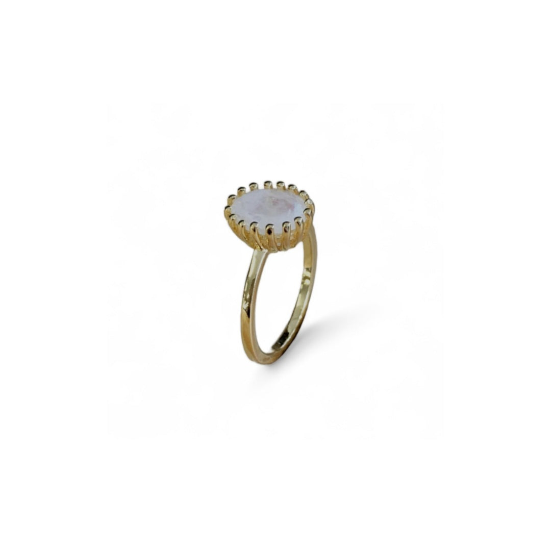 Finger ring gold rainbow moonstone 