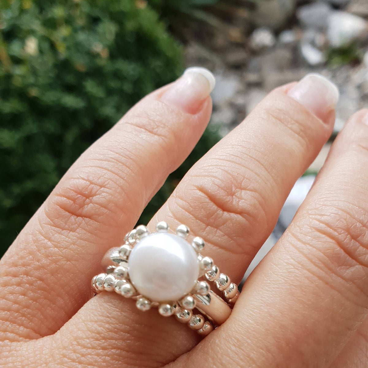 Finger ring pearl